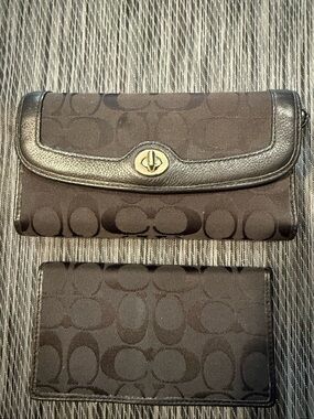 Coach black Signature Canvas trifold Wallet Set with Turnlock and leather trim